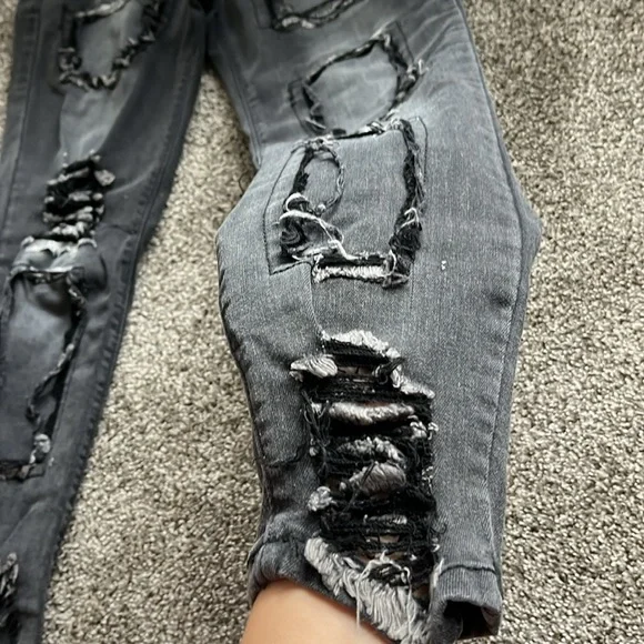 Distressed Jeans - Picture 5 of 6